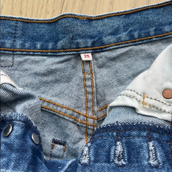 Levi’s Button Up Denim Jean Shorts (size 25) - Picture 4 of 5